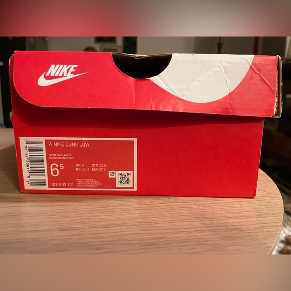 NEW IN ORIGINAL BOX Nike Women's Dunk Low in 'White Sail' in size 6.5 - Picture 2 of 12